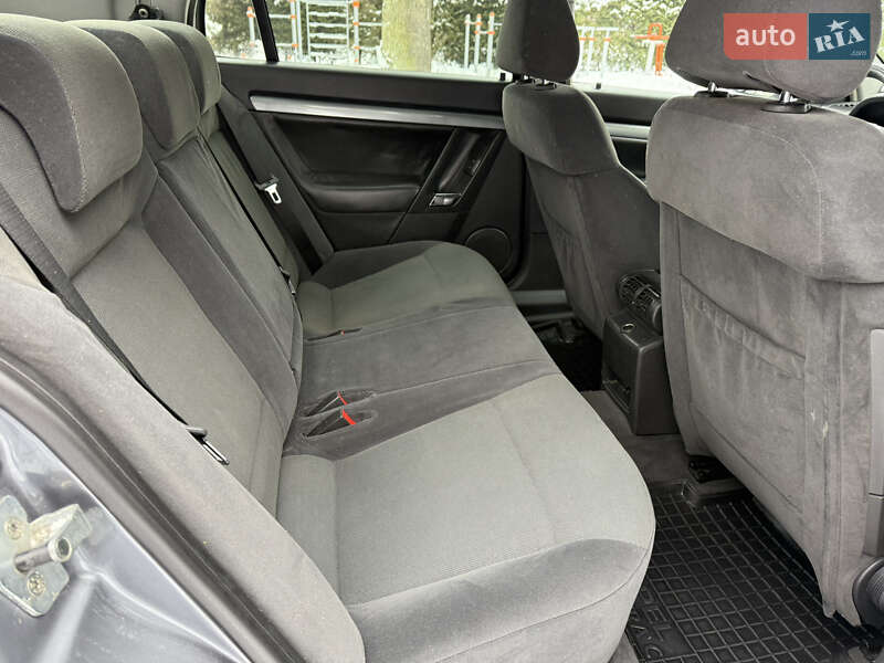 Седан Opel Vectra 2005 в Львове