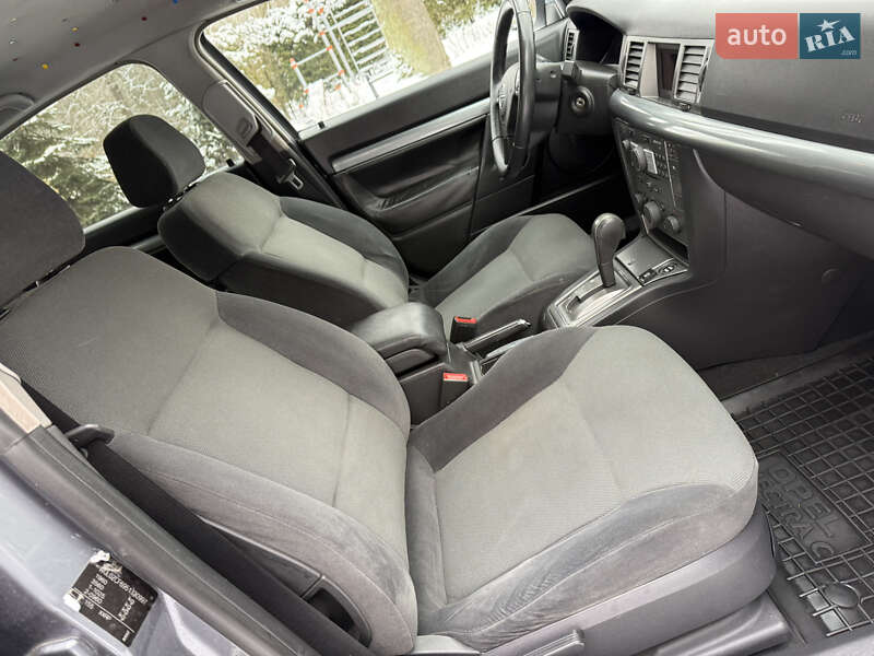 Седан Opel Vectra 2005 в Львове