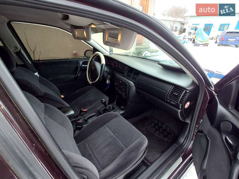 Седан Opel Vectra 2000 в Черновцах