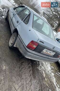 Седан Opel Vectra 1992 в Камне-Каширском