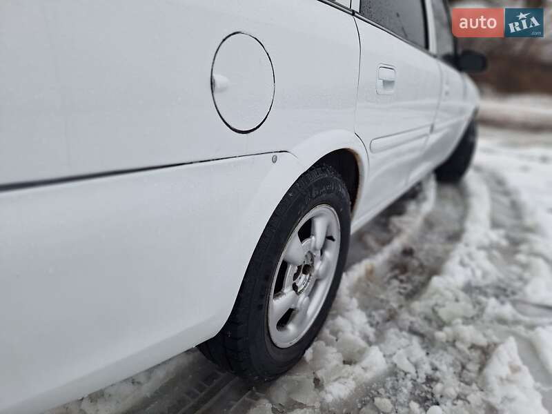 Универсал Opel Vectra 1998 в Черновцах