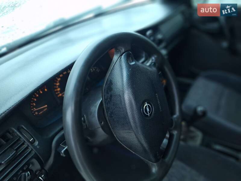 Универсал Opel Vectra 1998 в Черновцах