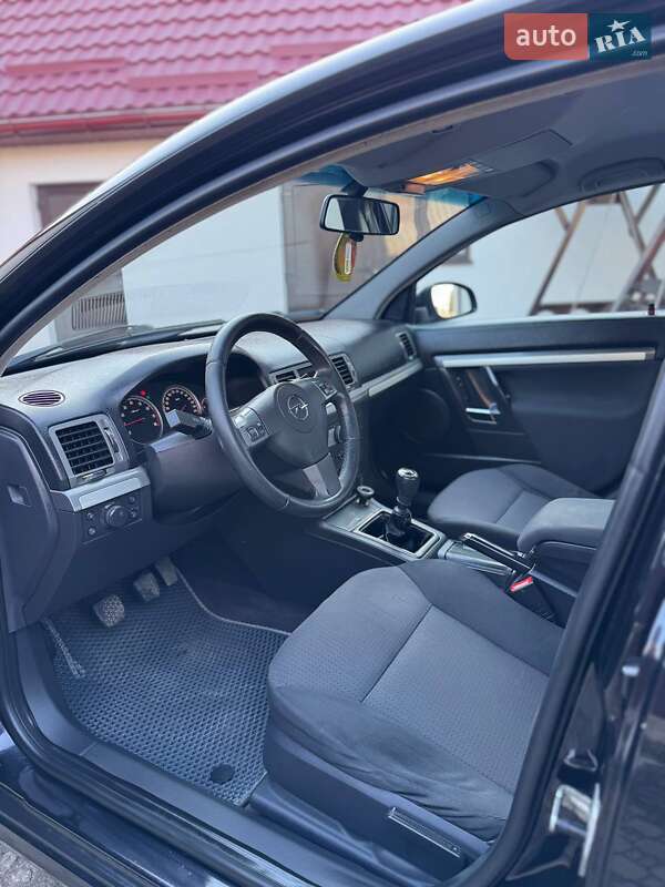 Седан Opel Vectra 2006 в Дубно