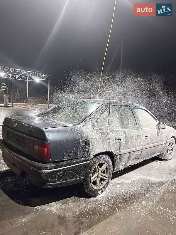 Седан Opel Vectra 1995 в Полтаве