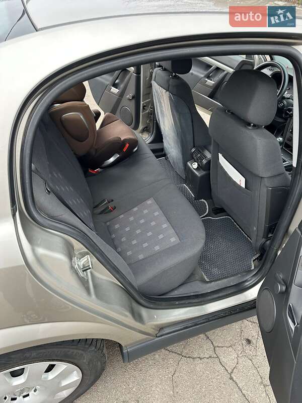 Седан Opel Vectra 2002 в Києві