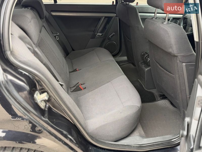 Седан Opel Vectra 2006 в Днепре