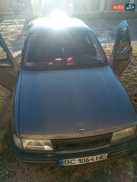 Седан Opel Vectra 1989 в Самборе