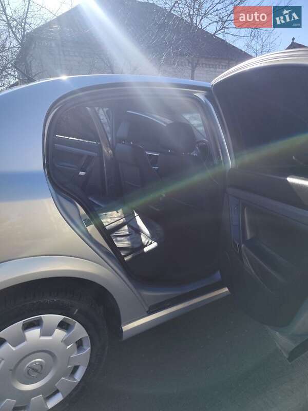 Седан Opel Vectra 2006 в Изюме