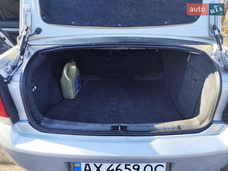 Седан Opel Vectra 2006 в Изюме