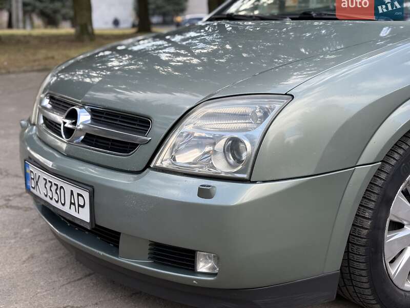 Седан Opel Vectra 2005 в Ровно