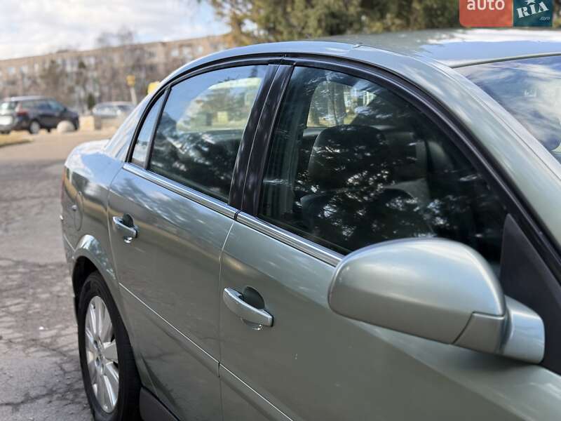 Седан Opel Vectra 2005 в Ровно