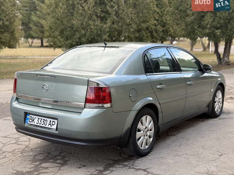 Седан Opel Vectra 2005 в Ровно