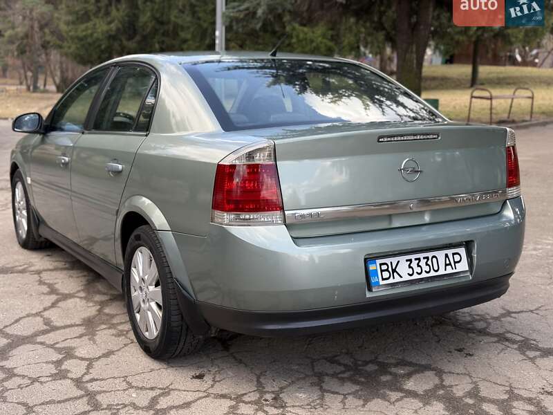Седан Opel Vectra 2005 в Ровно
