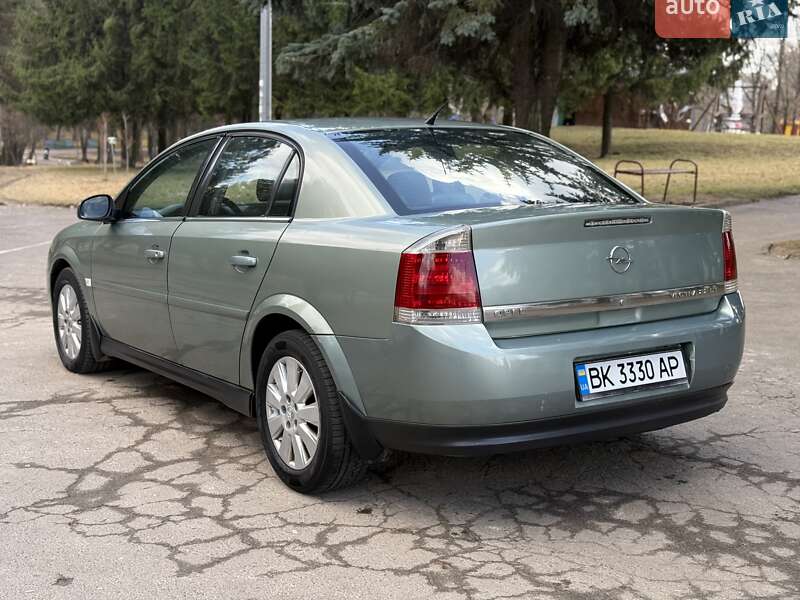 Седан Opel Vectra 2005 в Ровно