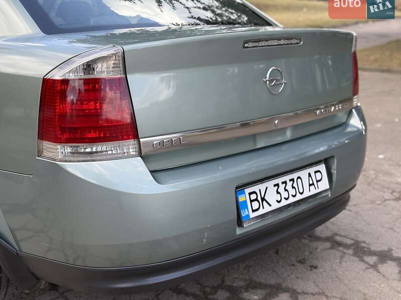 Седан Opel Vectra 2005 в Ровно