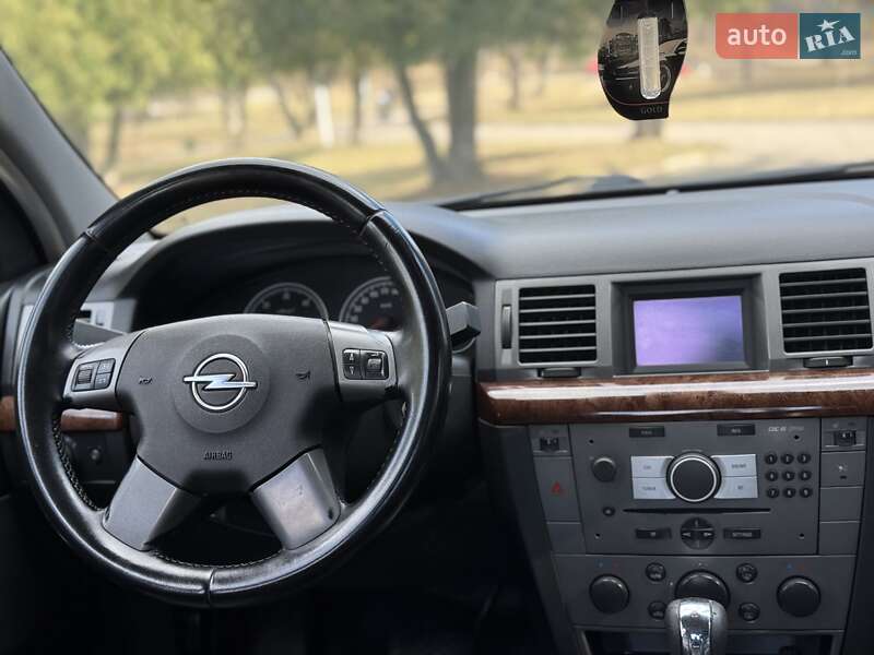 Седан Opel Vectra 2005 в Ровно