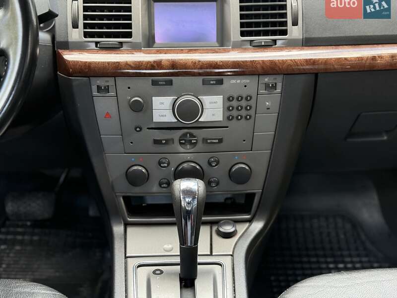 Седан Opel Vectra 2005 в Ровно