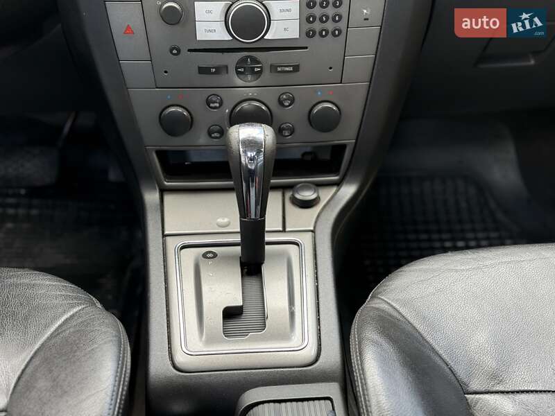 Седан Opel Vectra 2005 в Ровно