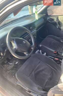 Седан Opel Vectra 1997 в Дубровице