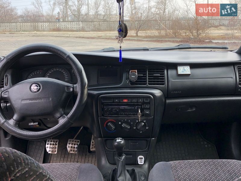 Седан Opel Vectra 1996 в Кременчуге