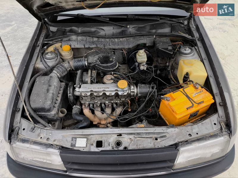 Седан Opel Vectra 1989 в Надворной