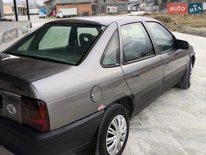 Седан Opel Vectra 1989 в Надворной