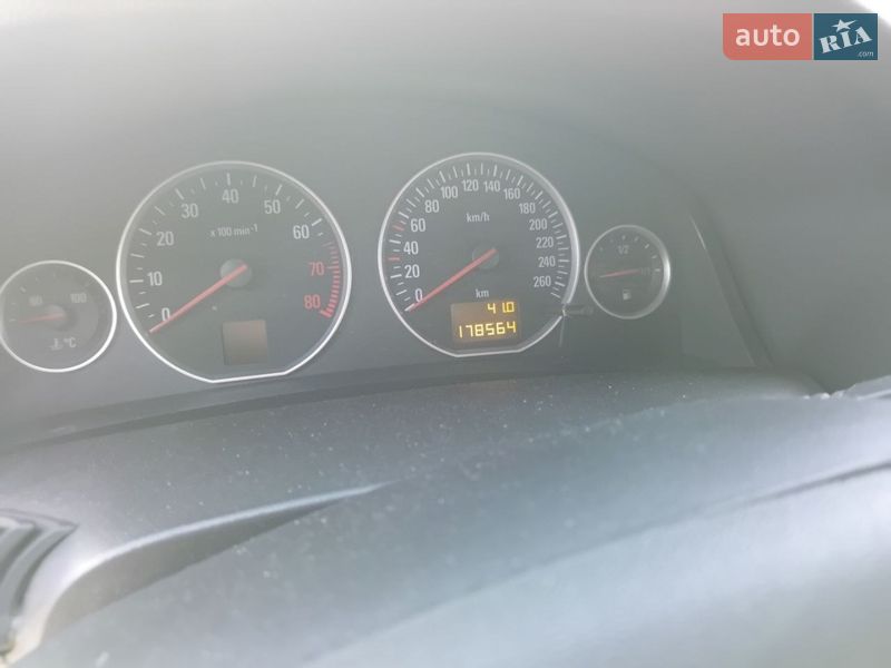 Седан Opel Vectra 2004 в Киеве