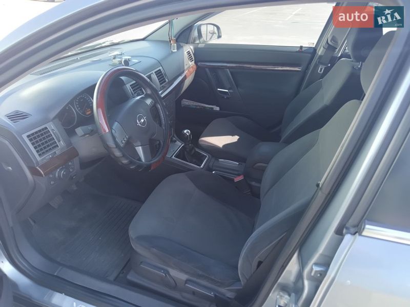 Седан Opel Vectra 2004 в Киеве