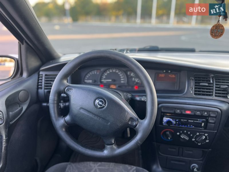 Седан Opel Vectra 1996 в Днепре