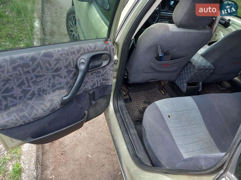 Ліфтбек Opel Vectra 1996 в Дніпрі