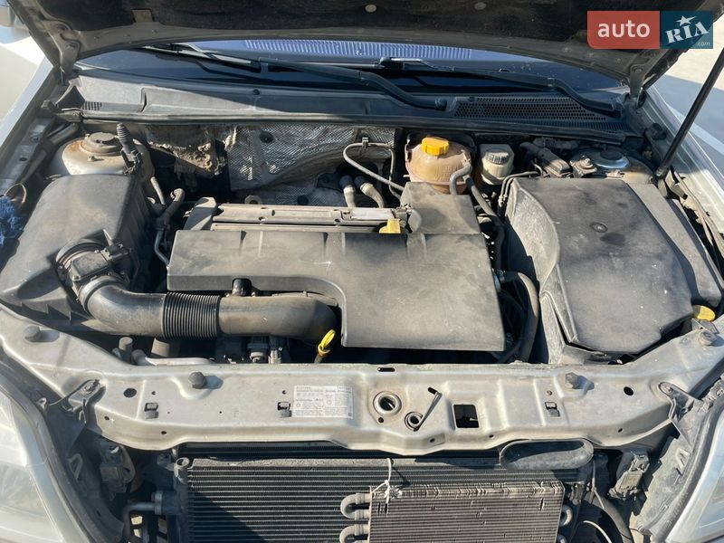 Седан Opel Vectra 2004 в Южному
