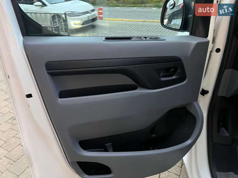 Мінівен Opel Vivaro-e 2020 в Львові
