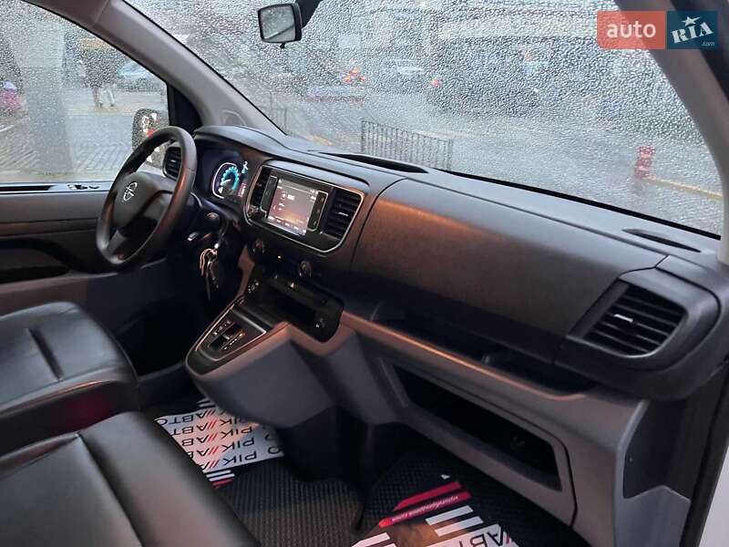 Мінівен Opel Vivaro-e 2020 в Львові
