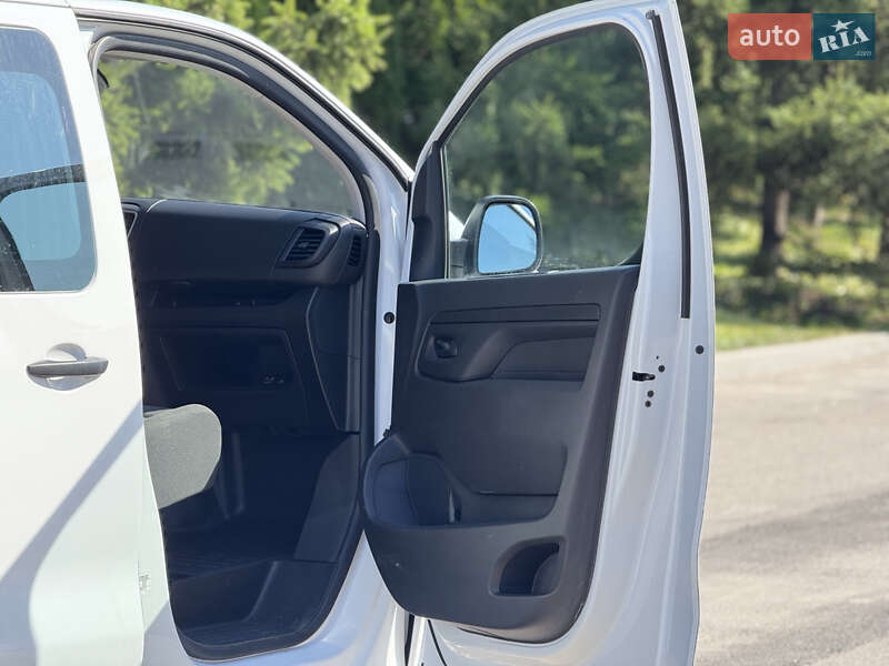 Вантажний фургон Opel Vivaro-e 2023 в Тернополі