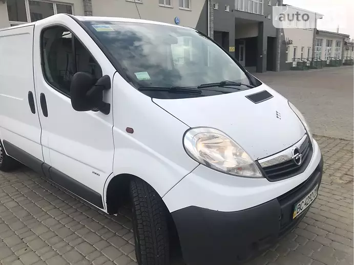 Opel Vivaro a 2007 панель.