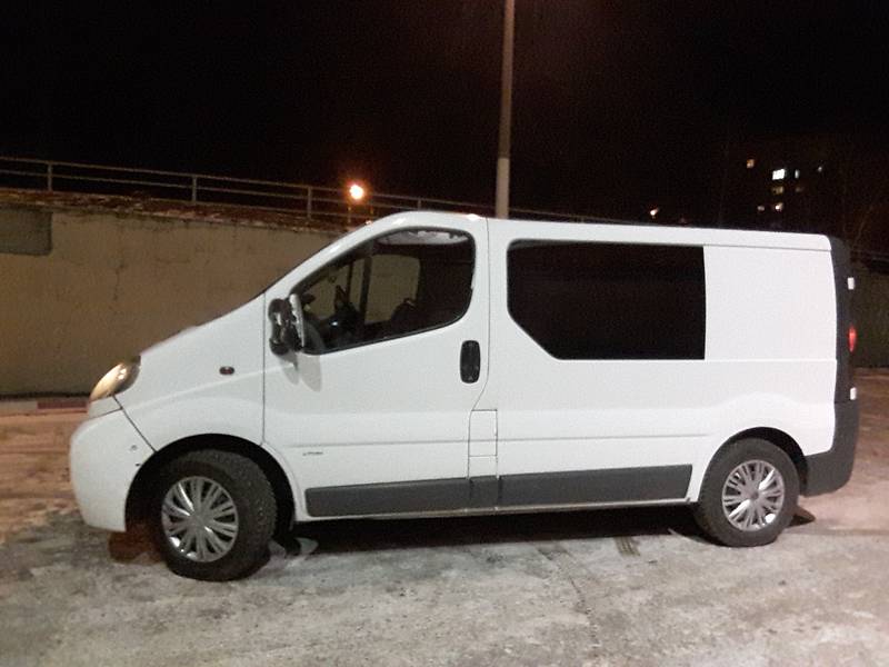 Седан Opel Vivaro 2001 в Краматорске