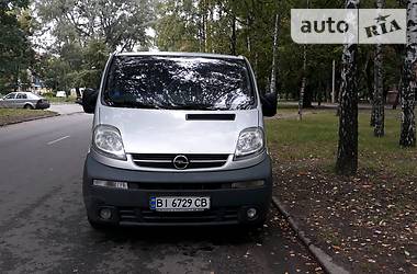 Грузопассажирский фургон Opel Vivaro 2006 в Полтаве