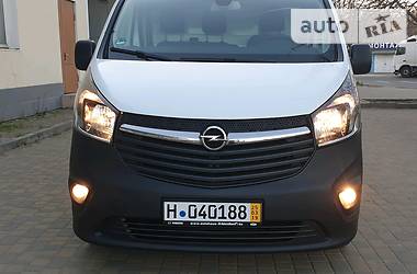 Вантажопасажирський фургон Opel Vivaro 2015 в Одесі