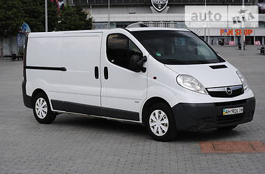 Вантажопасажирський фургон Opel Vivaro 2010 в Донецьку