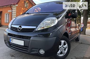 Грузопассажирский фургон Opel Vivaro 2008 в Коломые