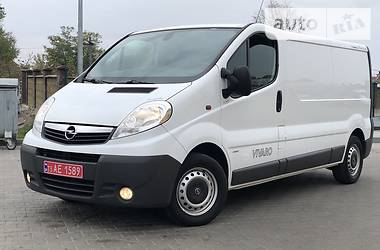 Грузопассажирский фургон Opel Vivaro 2013 в Дубно