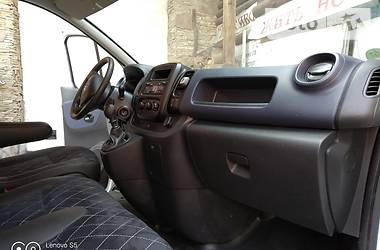 Мінівен Opel Vivaro 2015 в Ужгороді