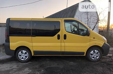 Вантажопасажирський фургон Opel Vivaro 2004 в Харкові