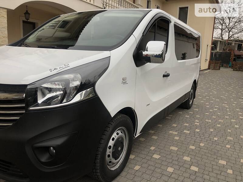Вантажопасажирський фургон Opel Vivaro 2016 в Береговому