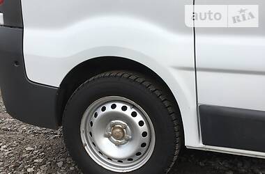 Вантажопасажирський фургон Opel Vivaro 2010 в 