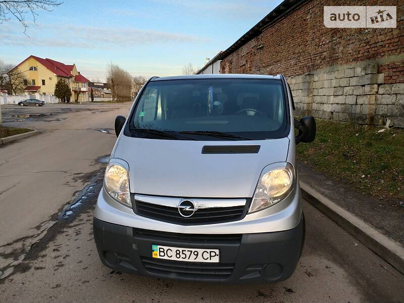 Вантажопасажирський фургон Opel Vivaro 2009 в 