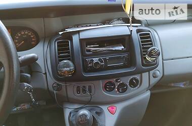 Вантажопасажирський фургон Opel Vivaro 2009 в 