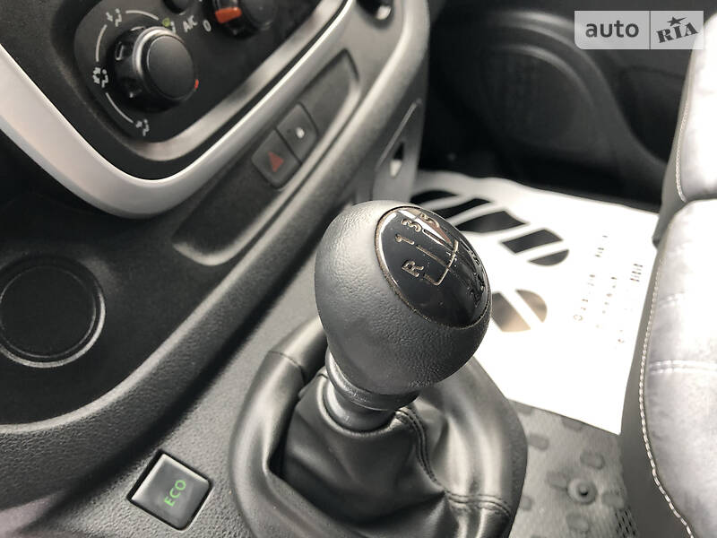 Мінівен Opel Vivaro 2015 в Козятині