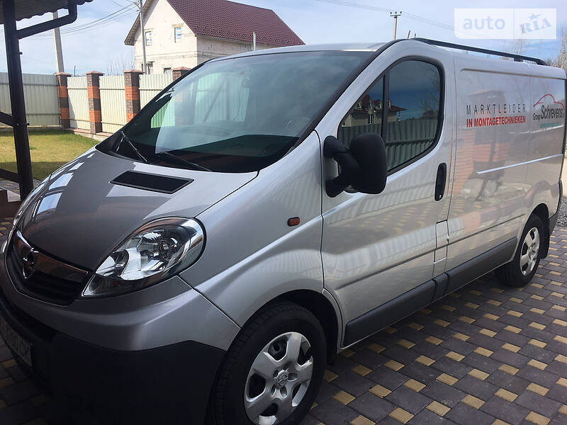 Вантажопасажирський фургон Opel Vivaro 2013 в Вишневому фото Вантажопасажирський фургон Opel Vivaro 2013 в Вишневому