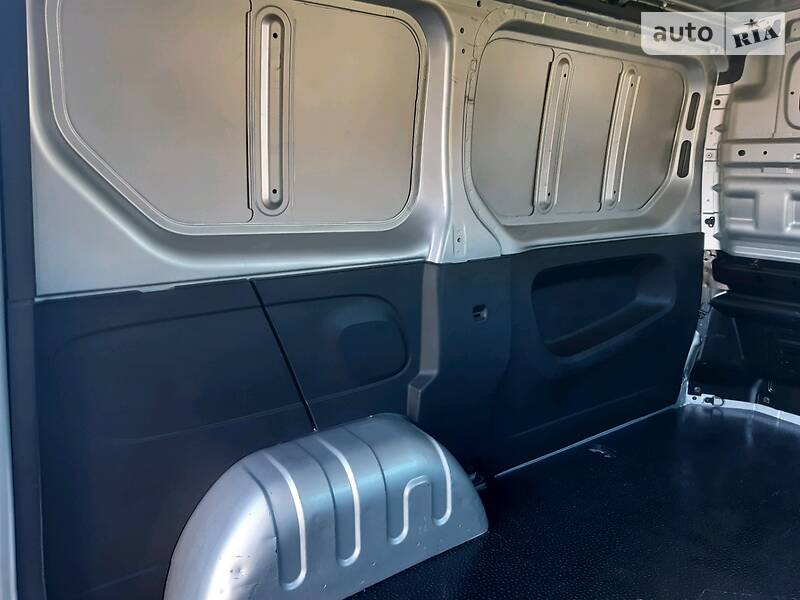 Вантажопасажирський фургон Opel Vivaro 2015 в Дубні фото 21 Вантажопасажирський фургон Opel Vivaro 2015 в Дубні